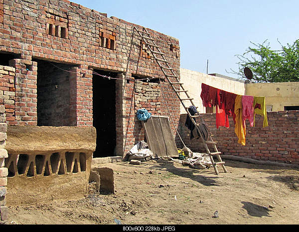 Click image for larger version. 

Name:	Friday April 1, 2011 — Amritsar, India.jpg‎ 
Views:	76 
Size:	228.3 KB 
ID:	24964