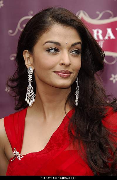 Click image for larger version. 

Name:	Bollywood beauty in red dress looking hot.jpg‎ 
Views:	112 
Size:	144.0 KB 
ID:	29053